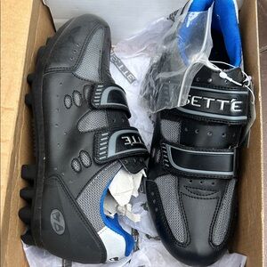 Cycling shoes - Black and Blue